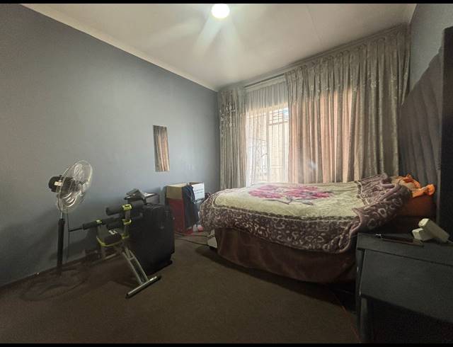 2 BEDROOM FLAT FOR SALE IN VEREENIGING CENTRAL